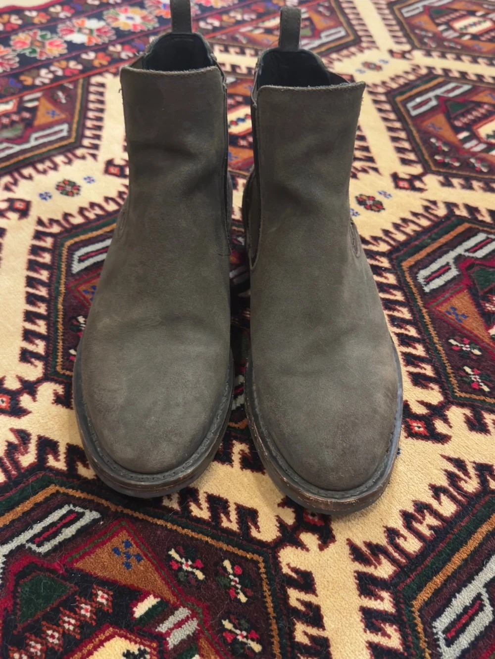 Men's Suede Chelsea Boots - Olive Green